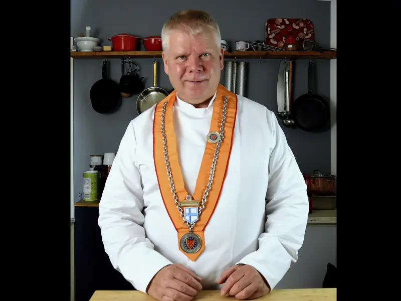 Palmian kokki Vesa Heinonen on saanut arvostetun Chef Rôtisseur -arvonimen.